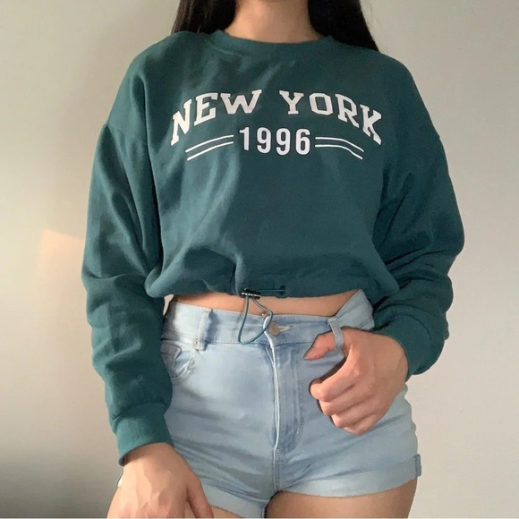 🌆StreetWear  Society Crop Top Sweater - Size Small, 90s Style, Vintage Vibes!🌆 - Picture 1 of 9